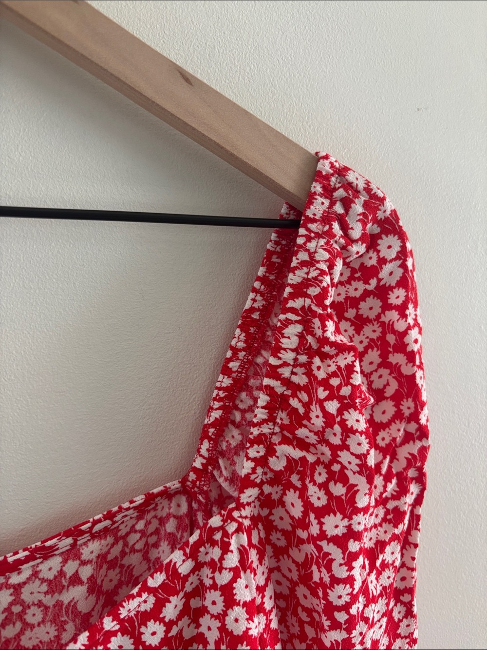 Boden • Red Floral Sweetheart -Neck Long-Sleeve Blouse - Picture 5 of 5